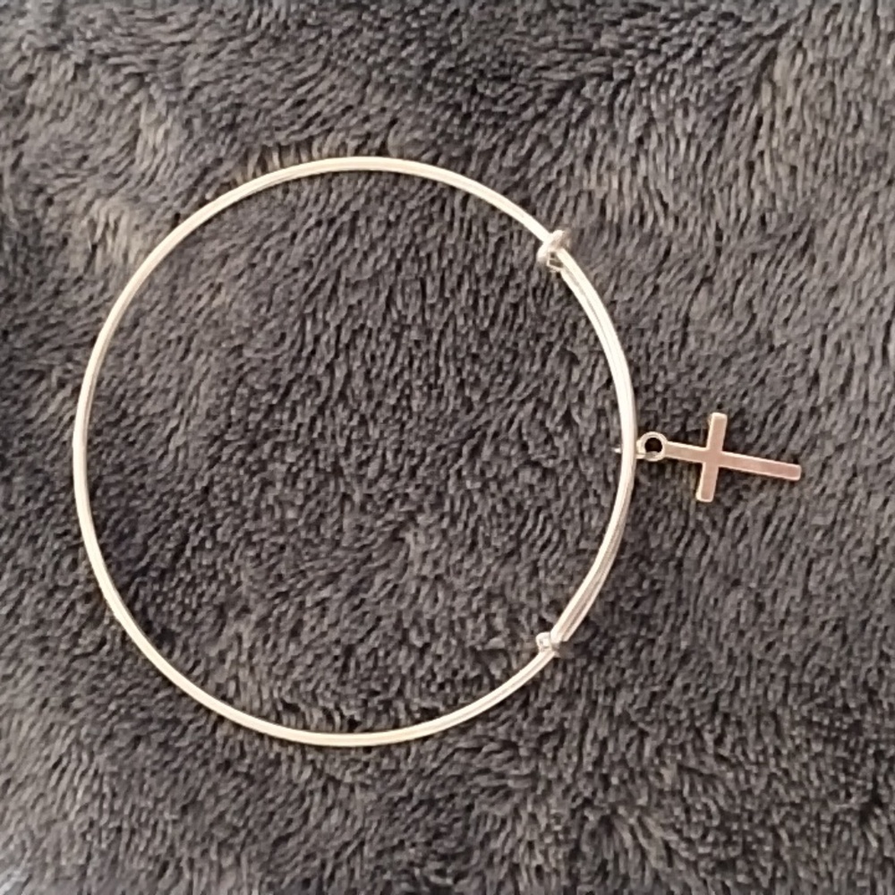 Expandable Silver tone Bracelet with Cross Charm (RFL)
